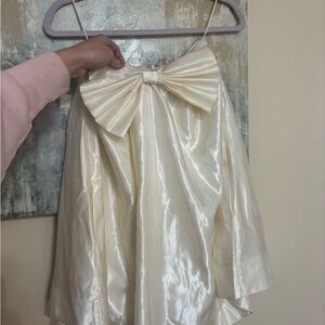 Chic Strapless Cream Dress with Bow